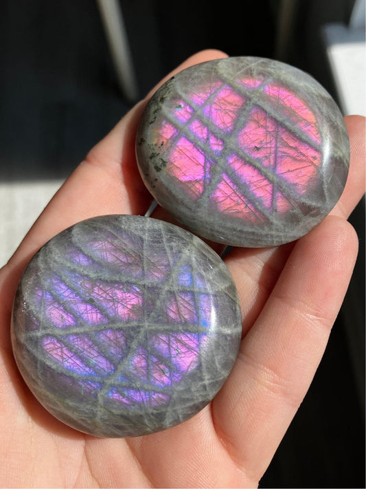 Labradorite Palm Stone – Gold, Purple, & Pink Flash, Intuitive Pick - Liss & Lex