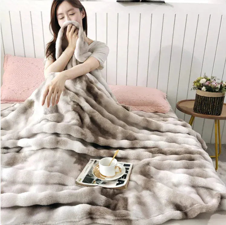 So Soft Velvet Feels Blanket - Liss & Lex